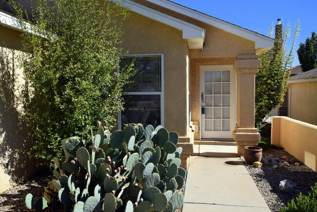 Building Photo - Great 3BR Home Near Cottonwood Mall!!