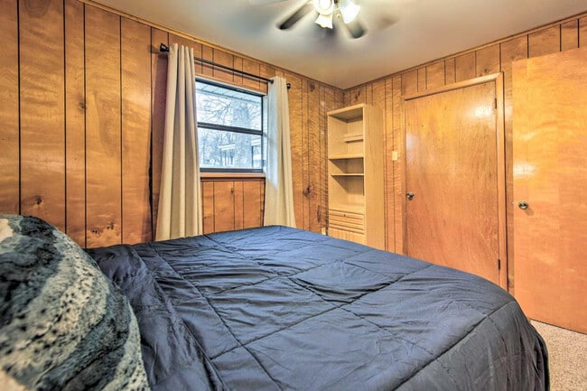 Building Photo - 928 Welch Ln