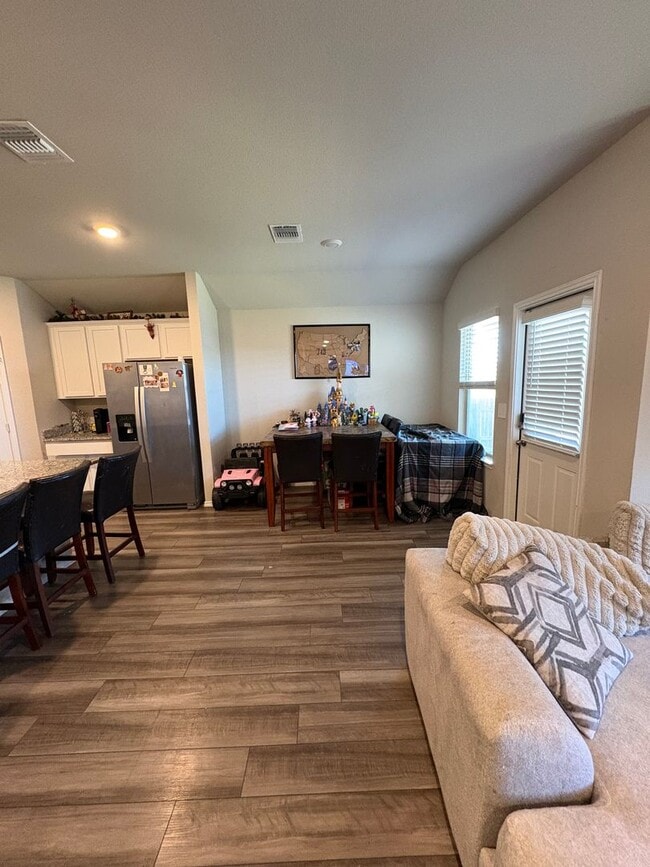 Building Photo - 4 bedrooms Home in Creekside Hills