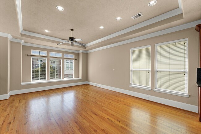 Building Photo - 1716 Aden Dr
