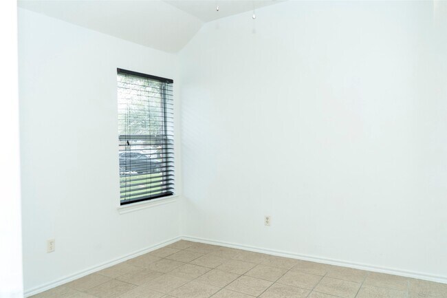 Building Photo - 12914 Pinehall Ln
