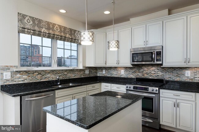 Building Photo - 115 Meridian Ln