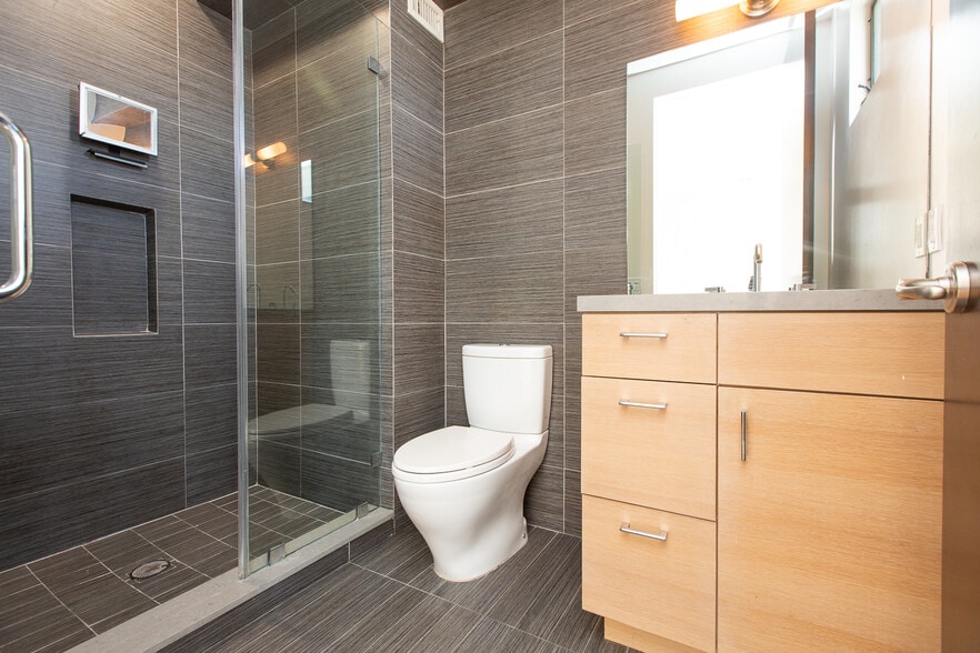 Building Photo - 8639 Whitworth Dr