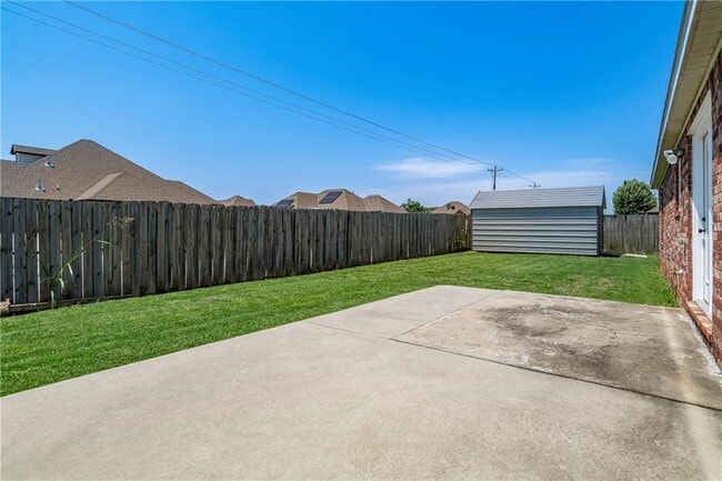 Building Photo - 403 Cherry St