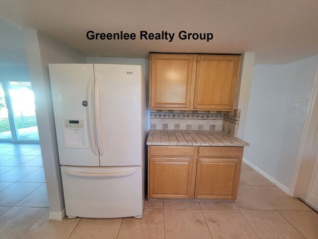 Building Photo - 7741 Treasure Pointe Dr