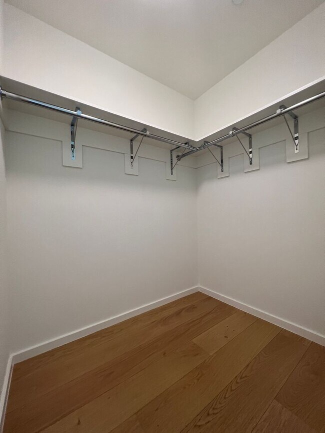 Building Photo - Luxury Executive Condo for Rent - DTLA