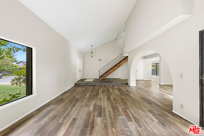 Building Photo - 780 Carriage Cir