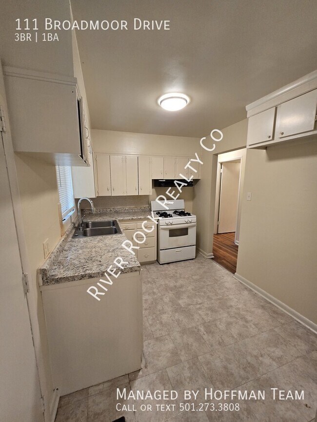 Building Photo - 111 Broadmoor Dr