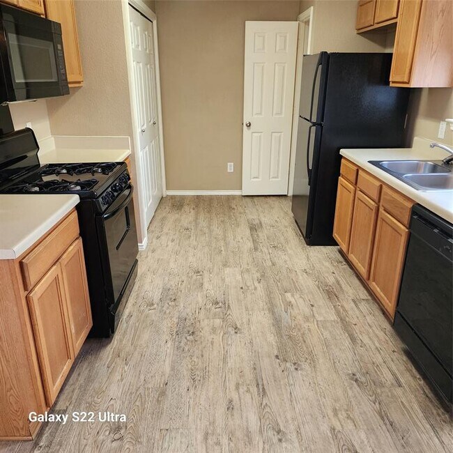 Building Photo - 2341 Bluffstone Dr