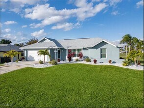 Building Photo - 213 SE 10th Terrace