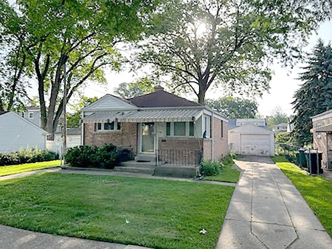 Primary Photo - 9135 Mason Ave