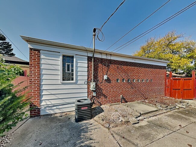 Building Photo - 3461 N Osceola Ave
