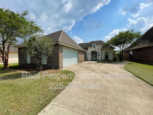 Building Photo - 10950 Hillpark Ave