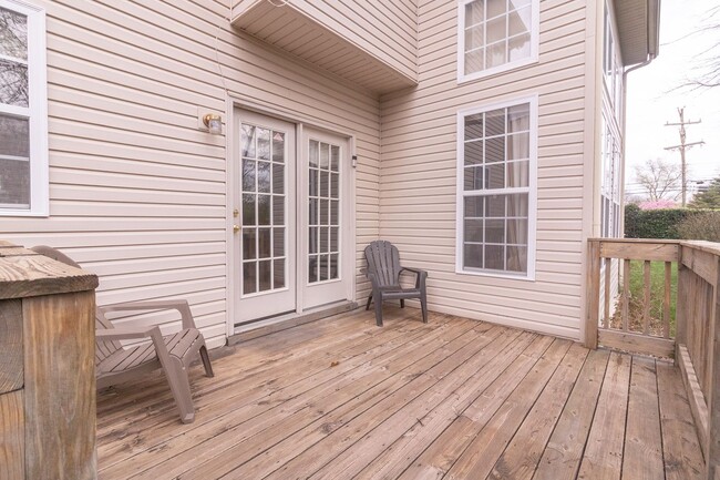 Building Photo - 4-Bedroom Home in Hendersonville!