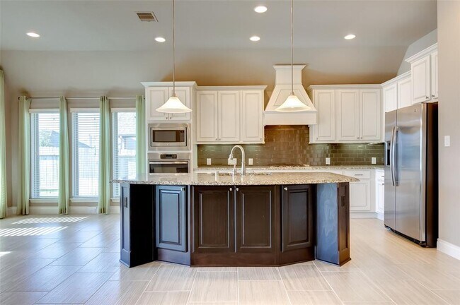 Building Photo - 23319 Tirino Shores Dr
