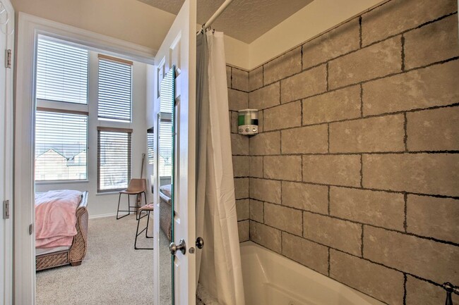 Building Photo - 3524 N Fox Run Dr