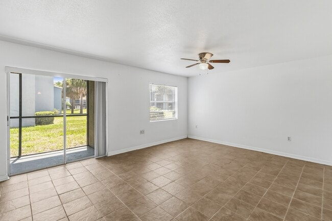 Building Photo - 2569 N Alafaya Trail