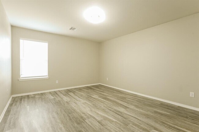 Building Photo - 518 Crystal Ln