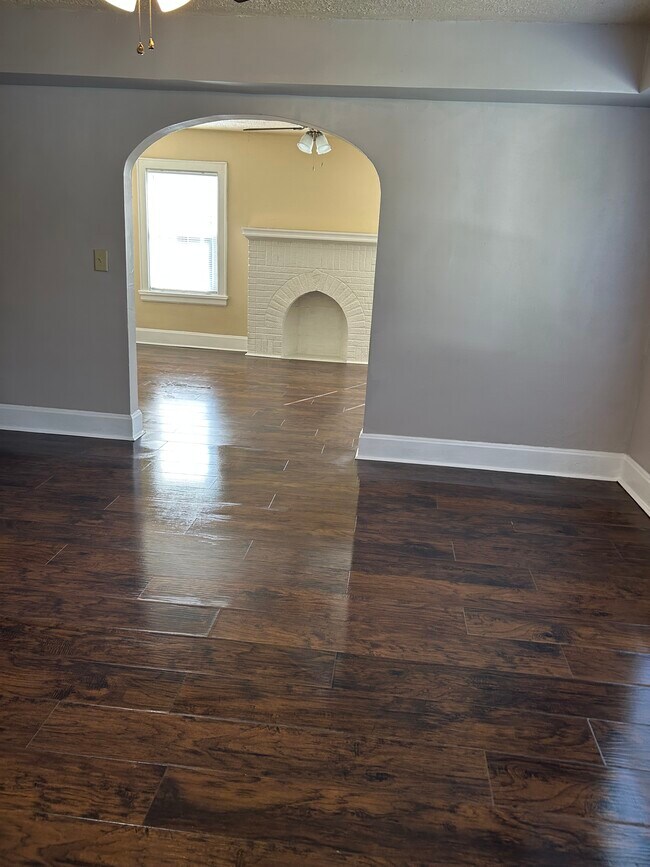 Building Photo - 1802 Lawn Ave