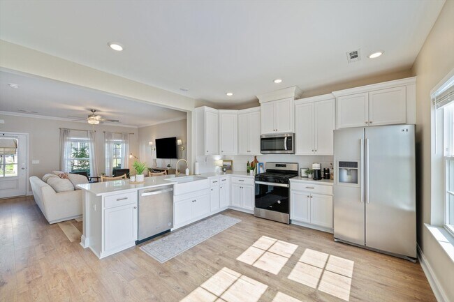 Building Photo - 3255 Tasker Dr