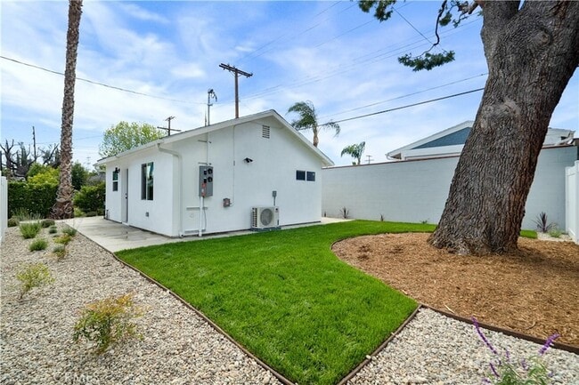 Building Photo - 18924 Sylvan St