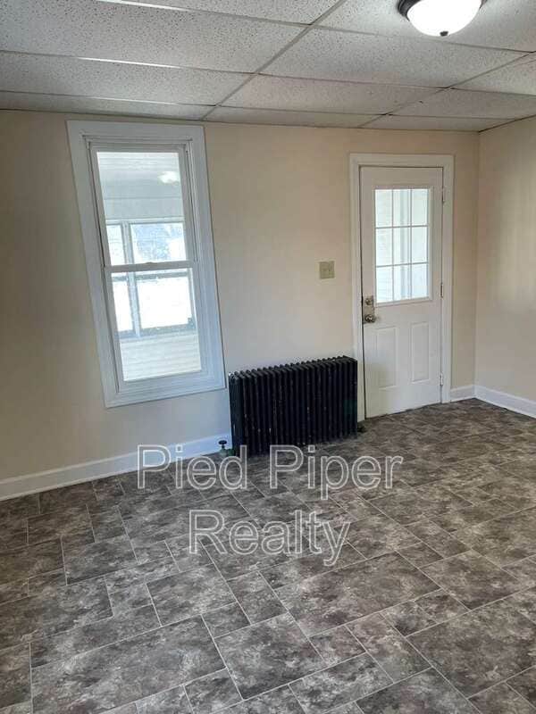 Building Photo - 320 W Clark St