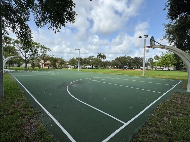 Building Photo - 1601 SW 12th Ct