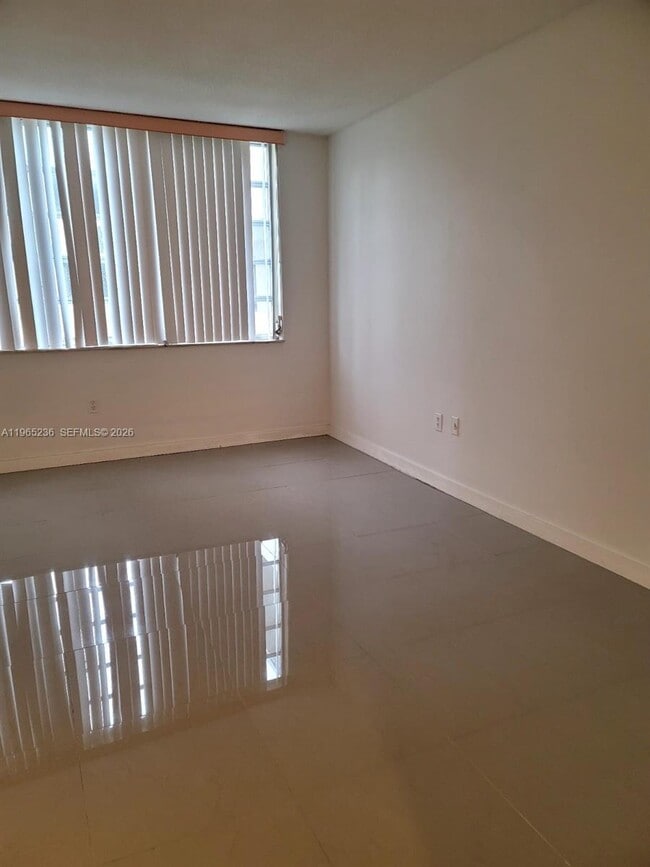 Building Photo - 1690 NE 191st St