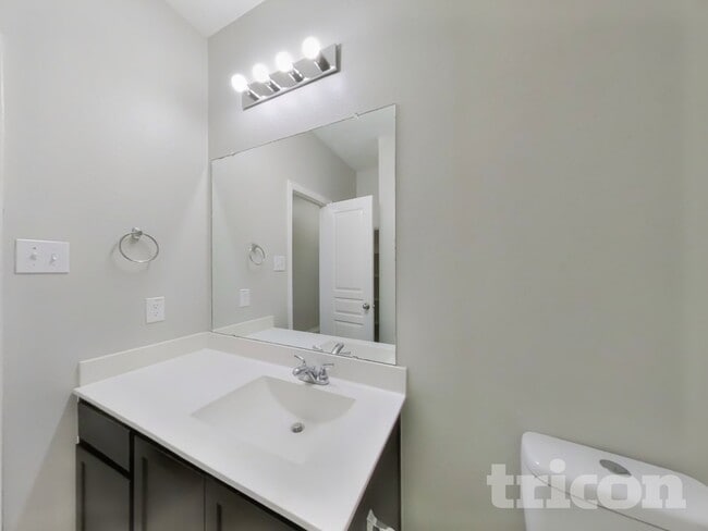 Building Photo - 210 Pequin Rd