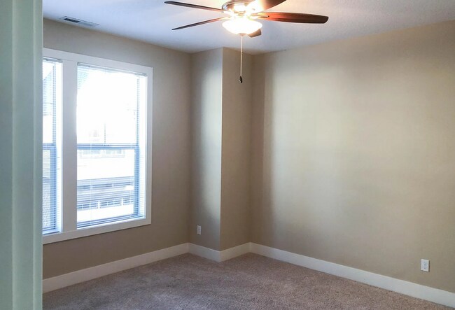 Building Photo - 7910 SW Capitol Hill Rd