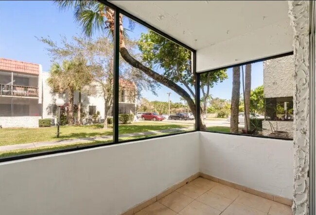 Screened in patio - 8701 SW 141st St