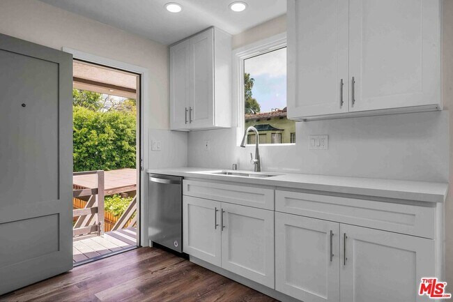 Building Photo - 11575 Riverside Dr
