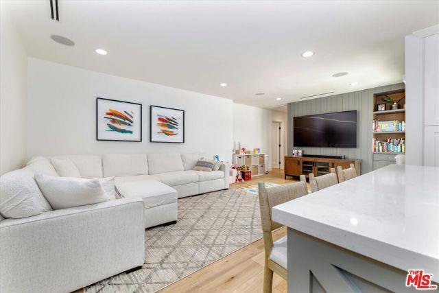 Primary Photo - 830 N Reese Pl