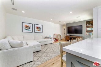 Building Photo - 830 N Reese Pl