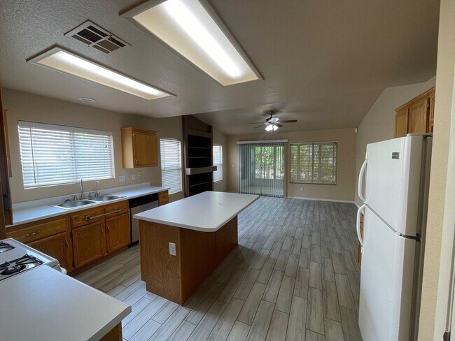 Building Photo - CHARMING 3BD/2BA HOME NEAR ELKHORN