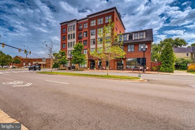 Building Photo - 1107 S Walter Reed Dr