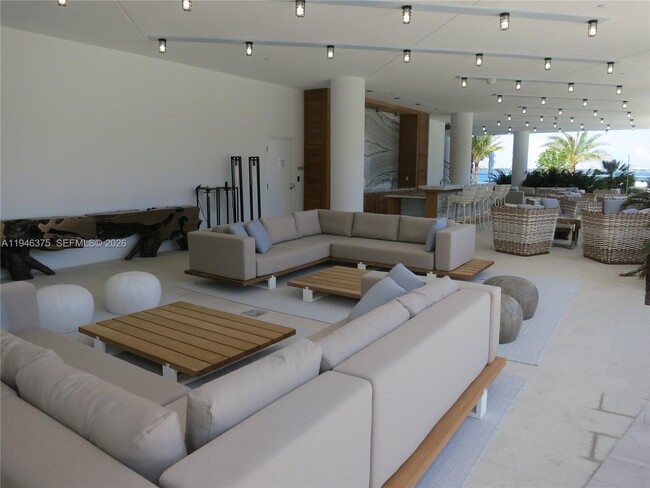 Building Photo - 2900 NE 7th Ave