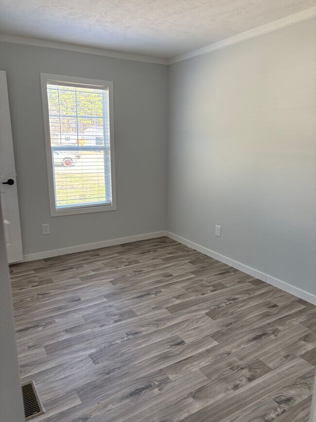 Building Photo - 127 Hubert Blvd