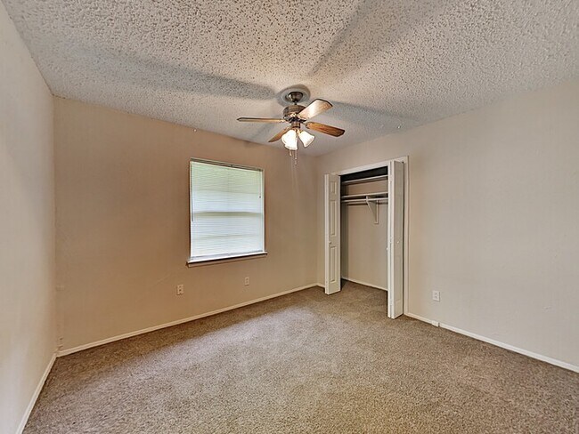 Building Photo - No Application Fee* Plus $250 Off First 2 ...