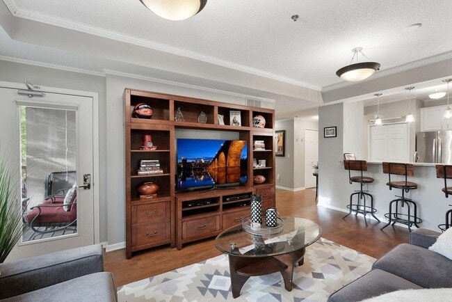 Building Photo - 645 N 1st St