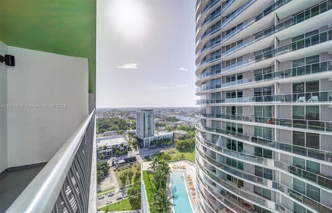 Primary Photo - 1756 N Bayshore Dr