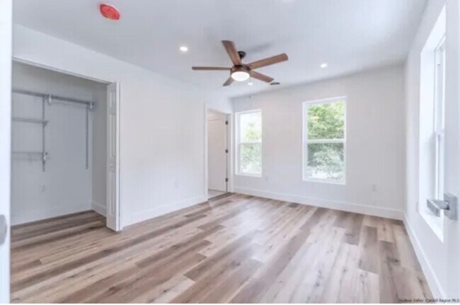 Building Photo - Fully renovated RARE 2BR 2 FULL BATH apartment!
