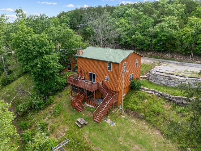 Building Photo - 721 Shore Rd