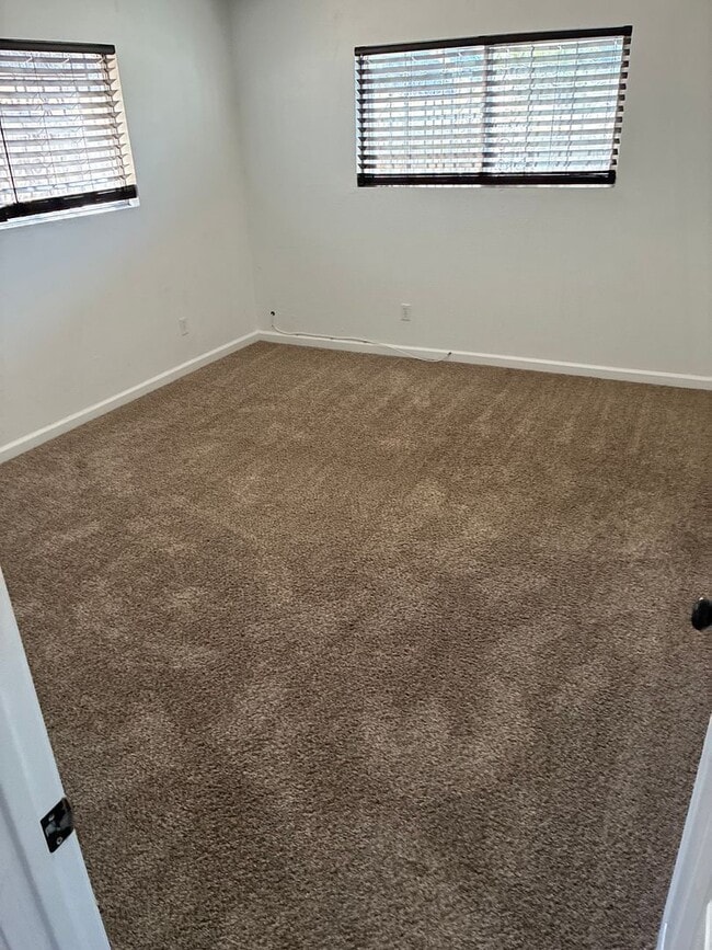 Building Photo - Unique 3 Bedroom 2 Bath House in Encanto