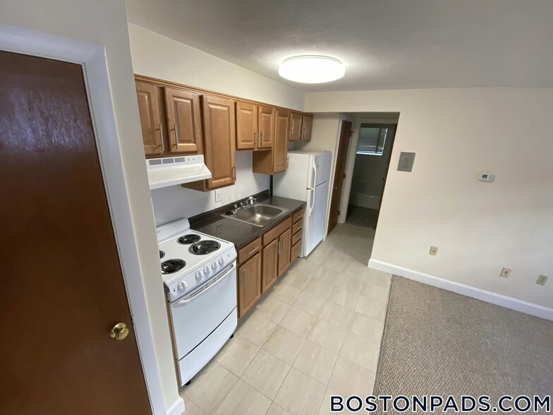 Building Photo - 12 Brattle Dr