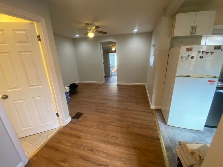 Building Photo - 243 Hurley St