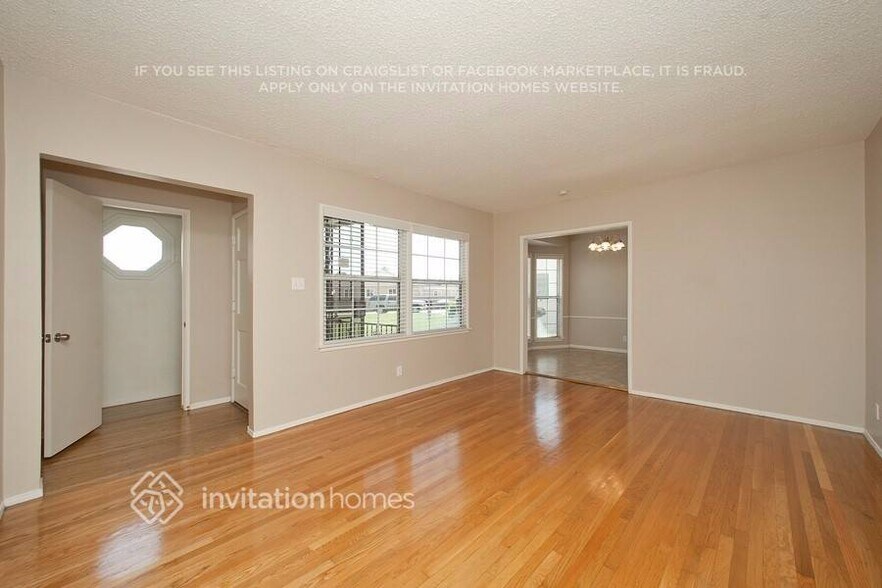 Building Photo - 12801 Zeus Ave