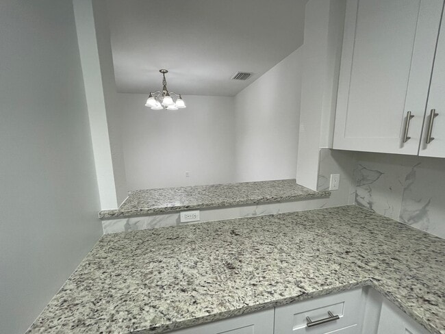 Building Photo - ANNUAL RENTAL - VISTAS AT HERITAGE BAY - 2 BED + DEN/ 2.5 BATH TOWNHOUSE