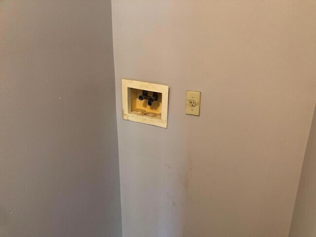 Building Photo - 5536 Cedar Springs Rd