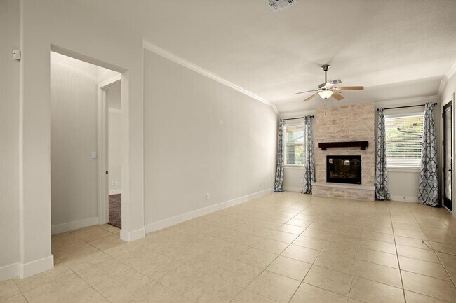 Building Photo - 301 Bluff St